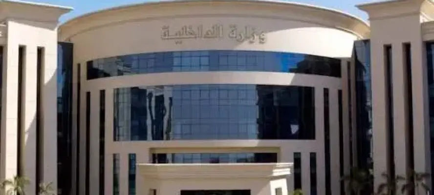 الداخلية تعلن تنفيذ «الشباك الواحد» لتراخيص المرور وإلغاء معدات السلامة بداية من 1 أكتوبر
