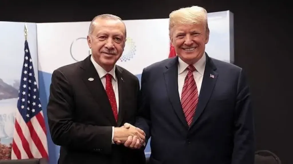 أردوغان يؤكد لترامب استعداد تركيا لمواصلة جهود السلام بشأن إيران