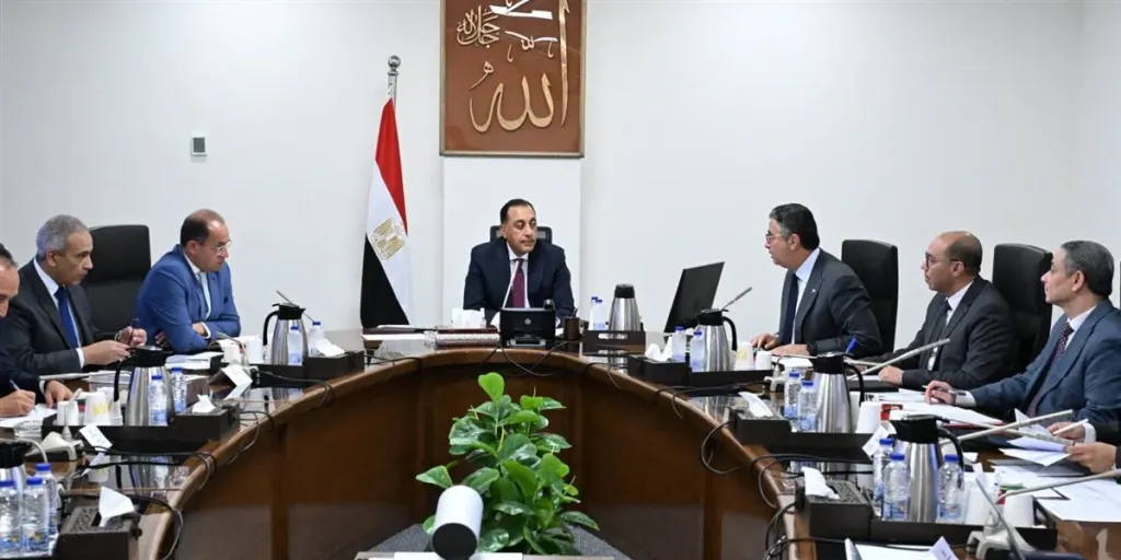 مدبولي يستعرض الإجراءات التنفيذية لفض التشابكات المالية بين ”المالية” والسلع التموينية”