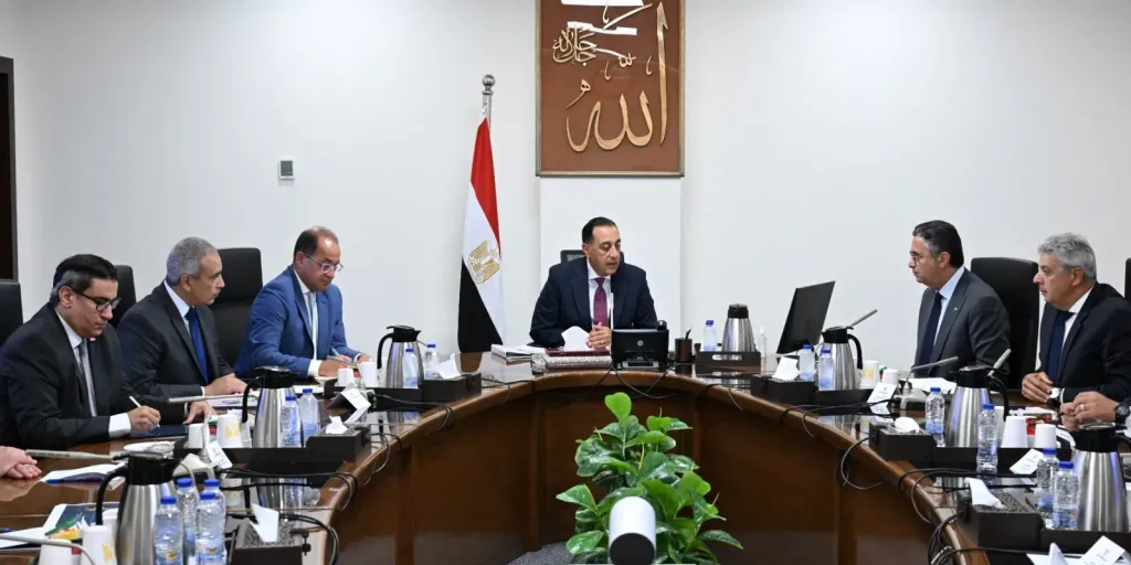 رئيس الوزراء يتابع جهود تطوير آلية الدعم النقدي السلعي