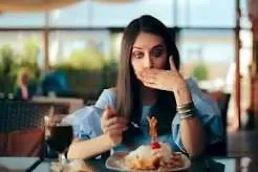 سيلان الأنف مع كل وجبة.. هل هي مشكلة بسيطة أم حالة مرضية؟