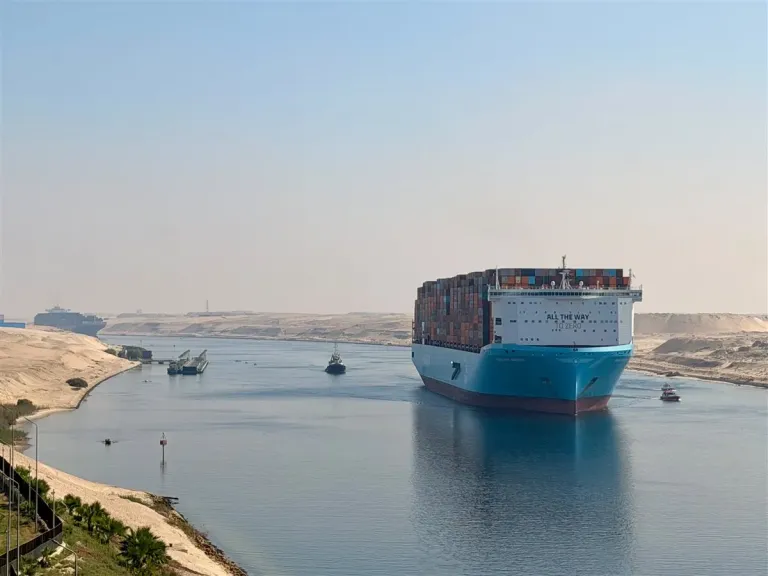«BANGKOK MAERSK» تعبر قناة السويس لأول مرة..سفينة عملاقة بحمولة 190 ألف طن