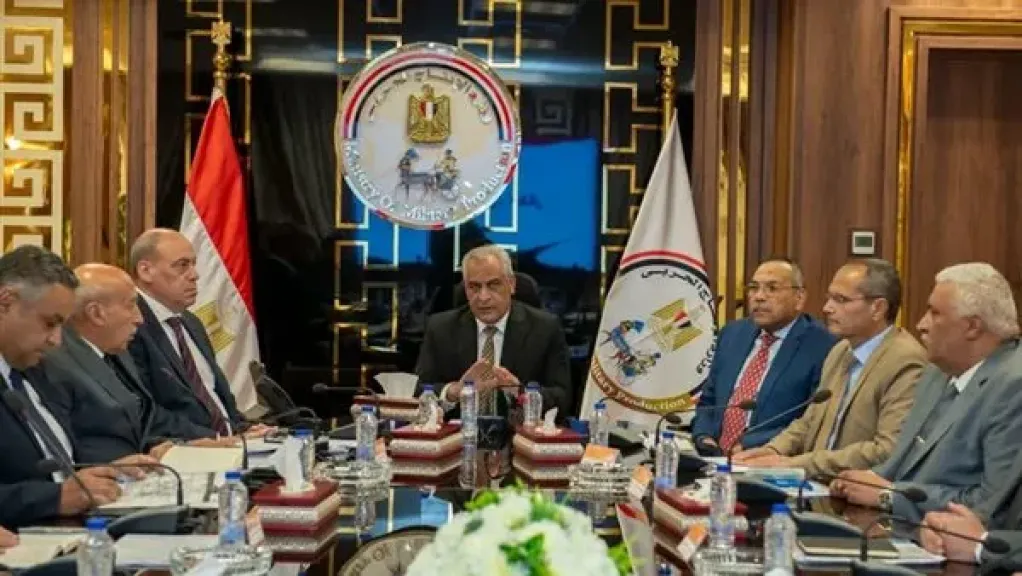 وزير الإنتاج الحربي يتابع خطط تطوير إنتاج الذخائر وتعزيز القدرات التصنيعية