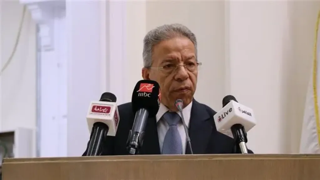 نقيب الأطباء: «مش كل ما المريض يطلب حاجة تجميلية ننفذها»