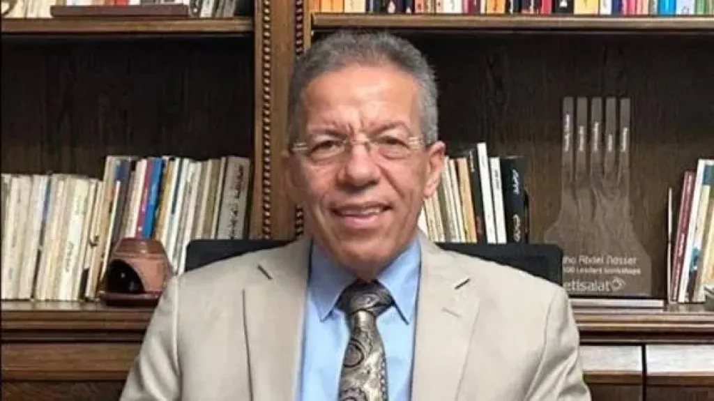نقيب الأطباء: «مش كل ما المريض يطلب حاجة تجميلية ننفذها»