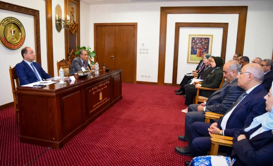 وزير الخارجية يستقبل وزير المالية ويعقدان لقاء مع السفراء المنقولين للخارج