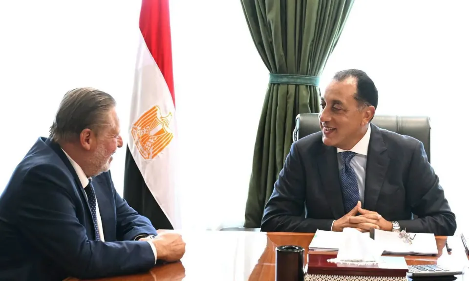 رئيس الوزراء يلتقي محافظ البنك المركزي لمتابعة التنسيق المشترك في الملفات الاقتصادية