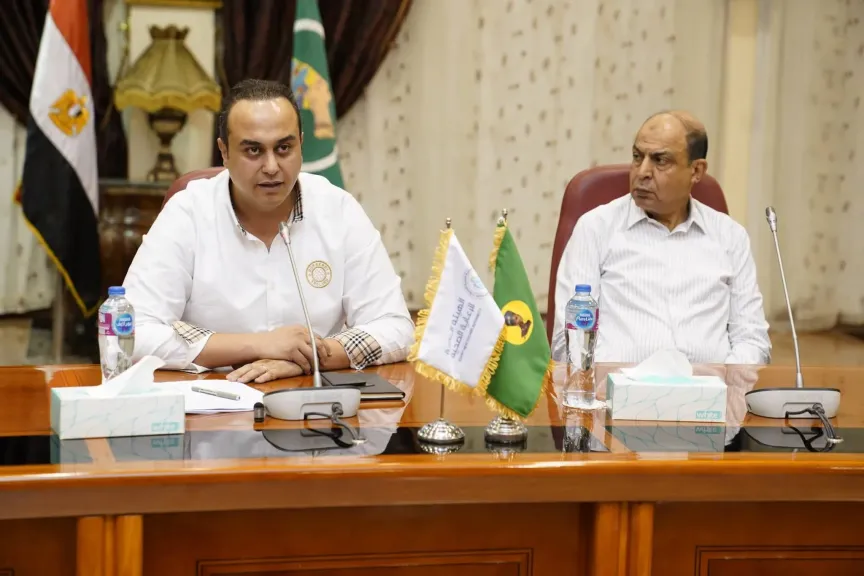 محافظ المنيا ورئيس الرعاية الصحية يبحثان مستجدات التشغيل التجريبي للتأمين الصحي الشامل