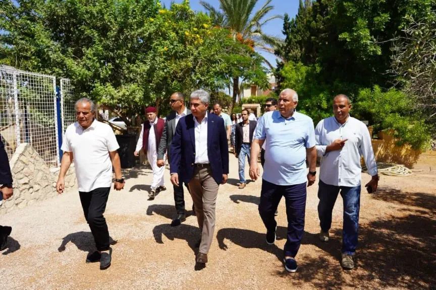 وزير السياحة ومحافظ مطروح يتفقدان منافذ منتجات الزيتون والتراث البدوي ويبحثان مقترح إقامة مهرجان لحصاد الزيتون