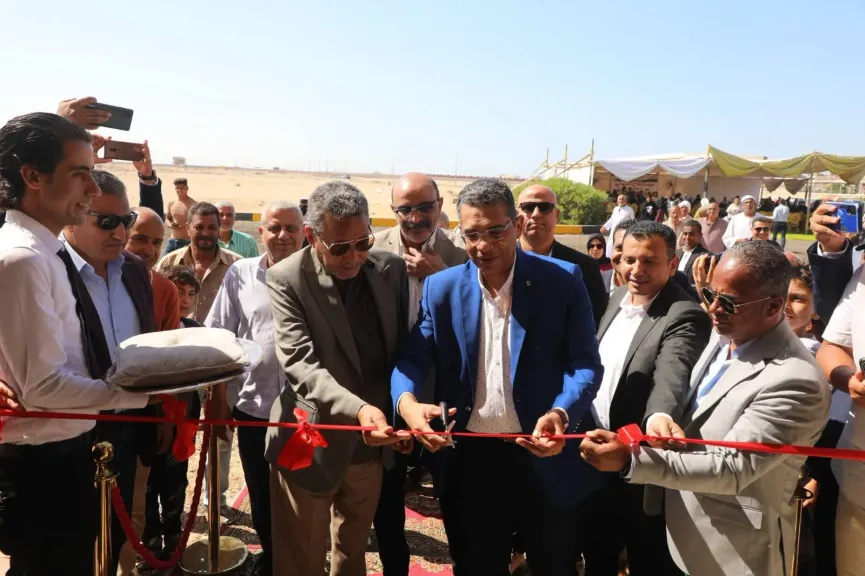 محافظ البحر الأحمر يسلم 52 وحدة سكنية للأرامل والمطلقات بالغردقة