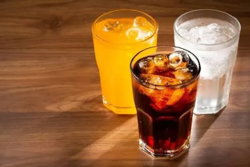قبل أن تشربه اليوم.. هذا المشروب قد يهدد معدتك بالسرطان