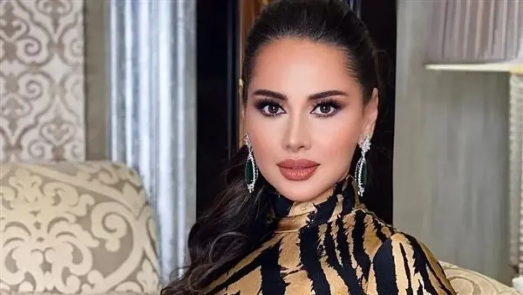 ياسمين رئيس تستعد لتصوير مشاهدها في فيلم ”شمس الزناتي”