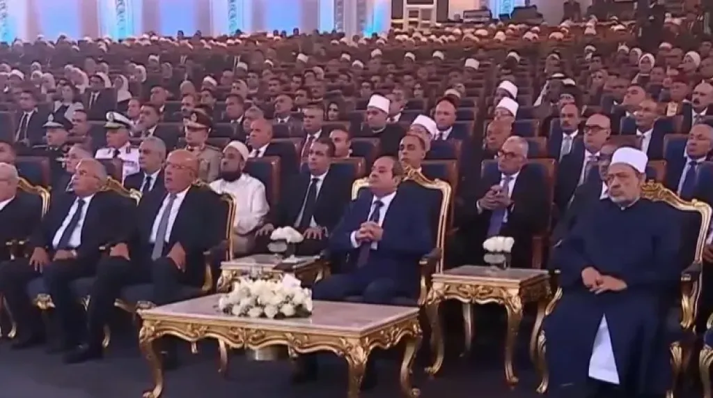 السيسي يوجه وزير الداخلية بحملات مرورية لضمان الانضباط المروري الصارم في الشارع