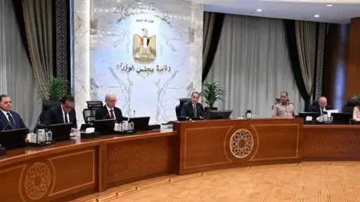 الحكومة توافق على 12 قرارًا في اجتماع اليوم
