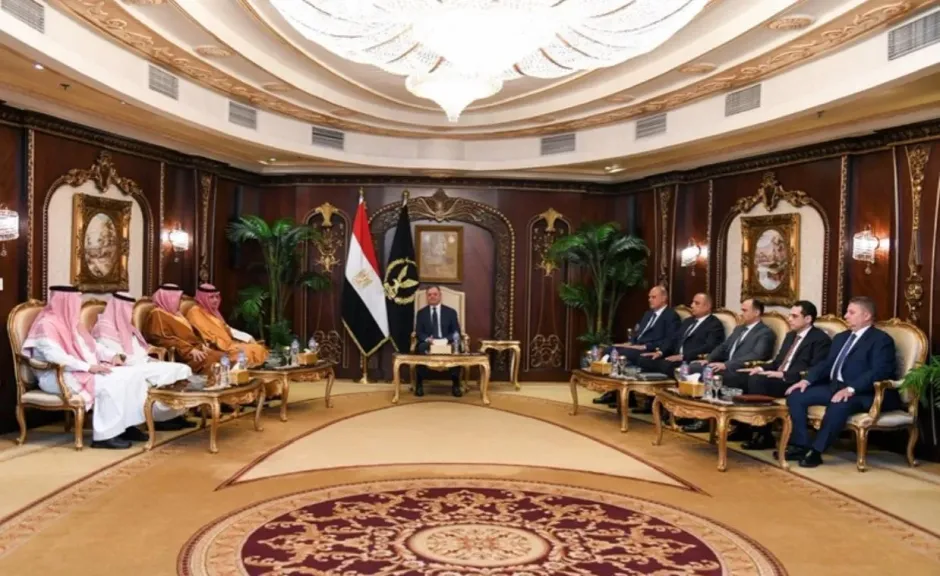 وزير الداخلية يستقبل رئيس جامعة نايف العربية لبحث تعزيز التعاون الأمني
