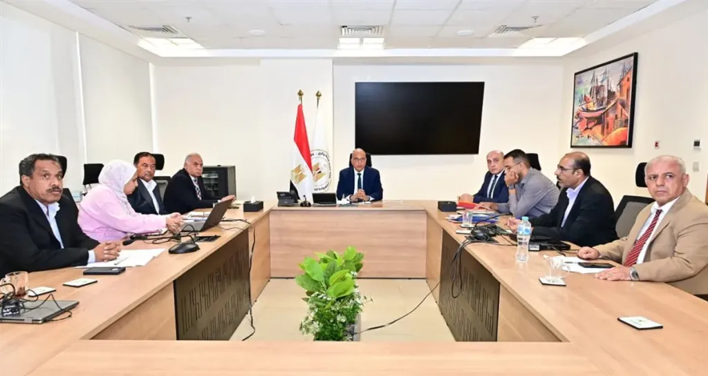 وزير الري يتابع أعمال قطاع المياه الجوفية وخطة التحول الرقمي لمنظومة تراخيص الآبار