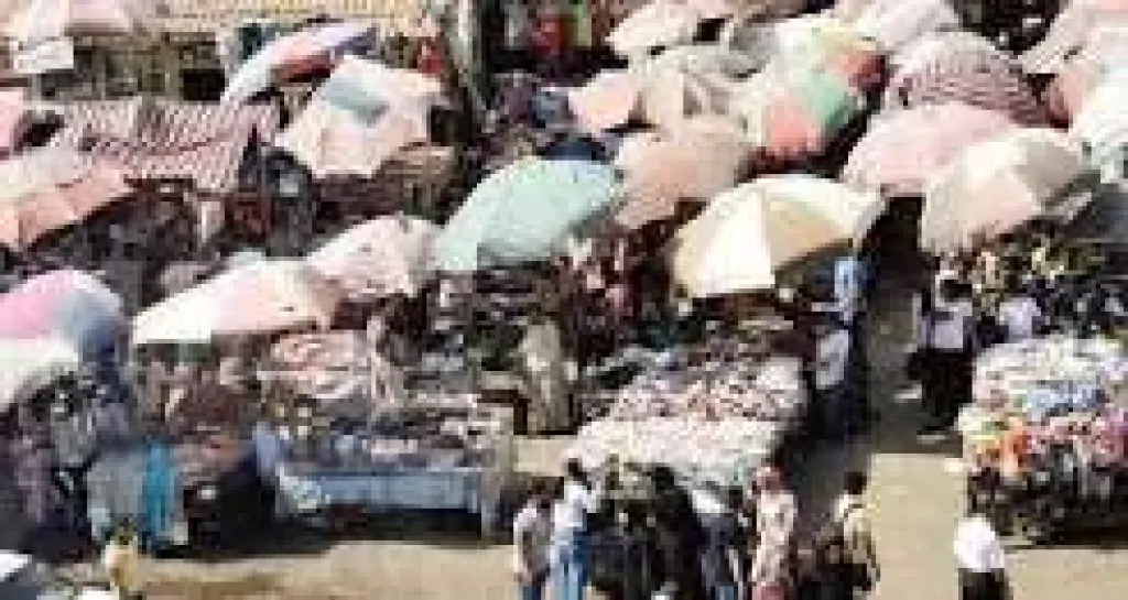 شكاوى من إشغالات و«باعة جائلين» في الطالبية.. ومطالب عاجلة للأهالي