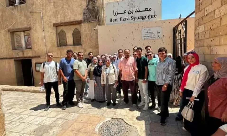 طلاب الفرع الدولي وجامعة القاهرة الأهلية يكتشفون صفحات من تاريخ مصر في جولة بمجمع الأديان