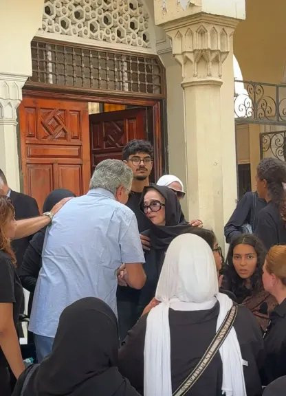 نجوم الفن يتواجدون في جنازة ابنة نجلاء فتحي بمسجد عمر بن عبد العزيز بمصر الجديدة