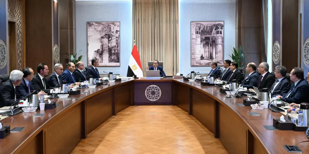 رئيس الوزراء يتابع جهود توافر السلع وضبط حركة الأسواق