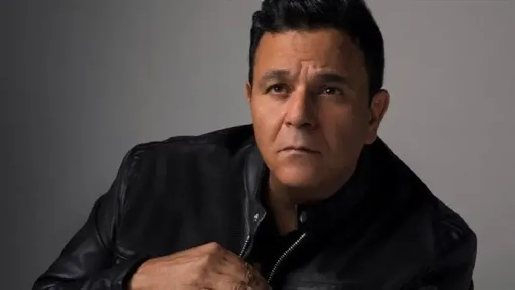 عذر أقبح من ذنب.. طارق الشناوي يبرر تشبيهه للفنان محمد فؤاد بـ”سيد قشطة”