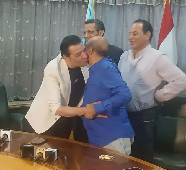 محمود كامل: انتهاء الأزمة بين طارق الشناوي ومصطفى كامل بعد جلسة في مقر نقابة الصحفيين
