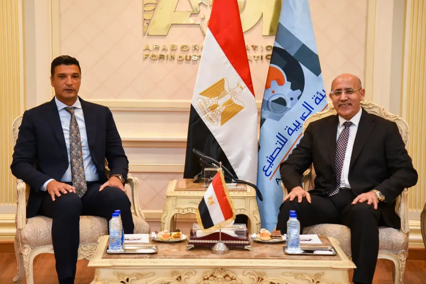رئيس الهيئة العربية للتصنيع ووزير الصناعة يبحثان تعزيز الاستفادة من القدرات التصنيعية بالهيئة