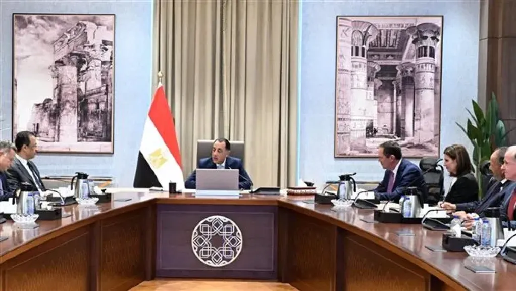 مدبولي يلتقي رئيس شركة ”سيسكو” لبحث التعاون في تكنولوجيا المعلومات والاتصالات والذكاء