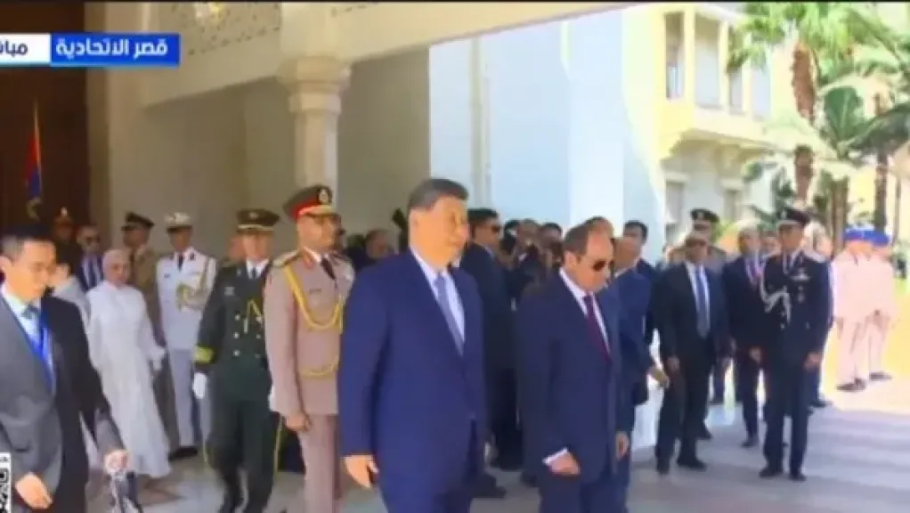 بالمدفعية والنشيد الوطني..مراسم استقبال رسمية للرئيس الصيني بقصر الاتحادية