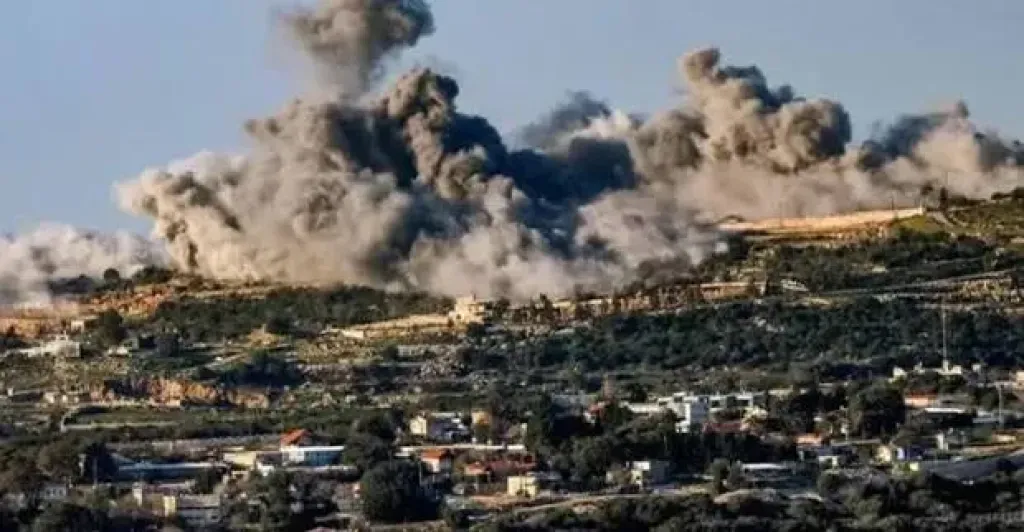 إعلام لبناني: الاحتلال ينفذ عدة تفجيرات في أطراف بلدة المنصوري