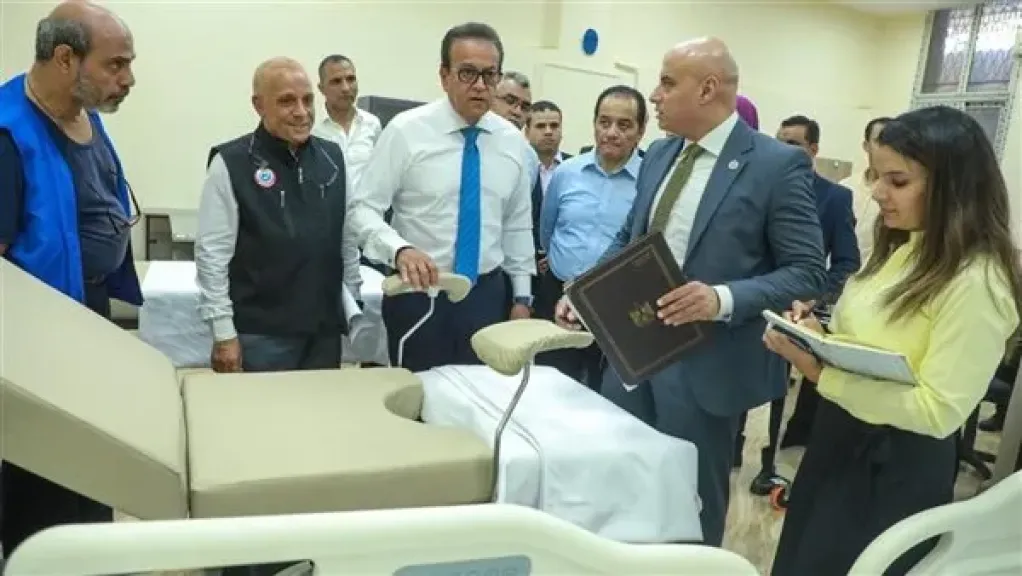 وزير الصحة يوجه بزيادة يومية للعاملين بمخازن التموين الطبي ووضع خطة لتطوير الآلات