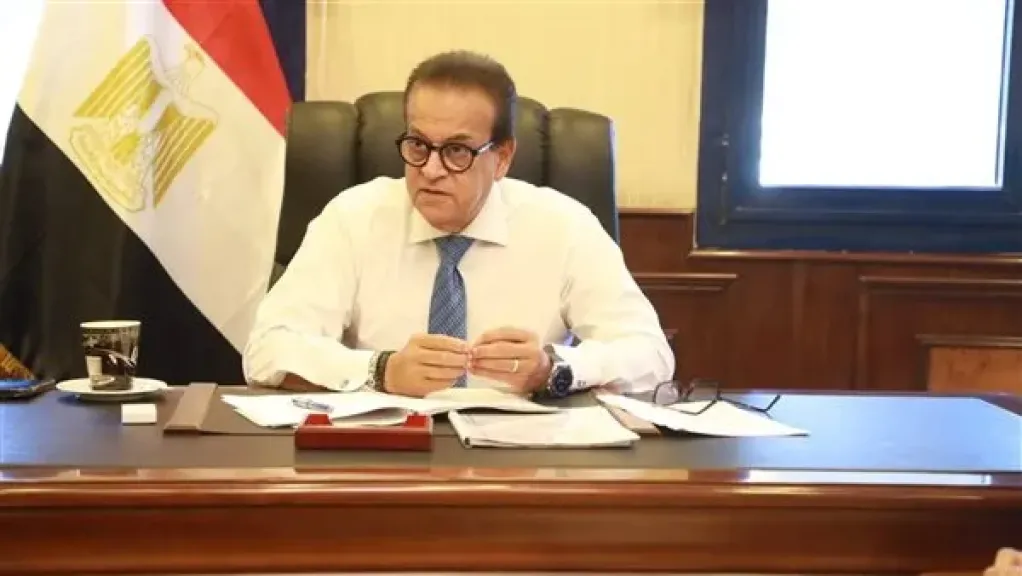 وزير الصحة يستعرض نتائج زيارة خبراء طب وجراحات الأجنة من بيرو لمستشفيات المؤسسة العلاجية