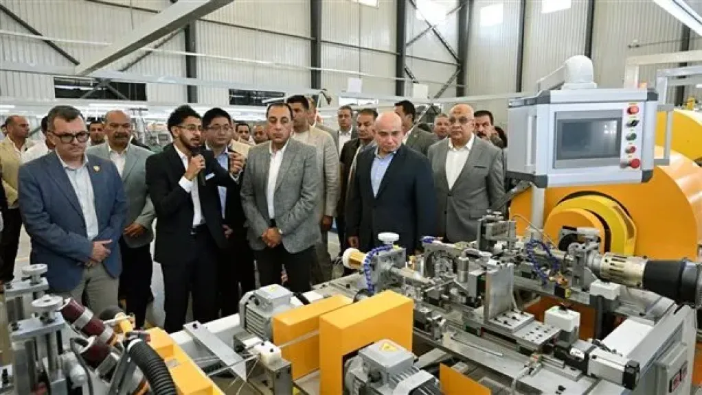رئيس الوزراء يفتتح مصنع ”ليجيالونغ” لصناعة الفرش ومنتجات الأبواب والنوافذ