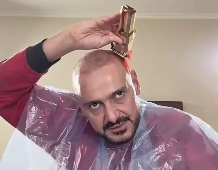 رامز جلال يشارك الجمهور كيف يغير شكله بعد انتهاء برنامجه كل عام