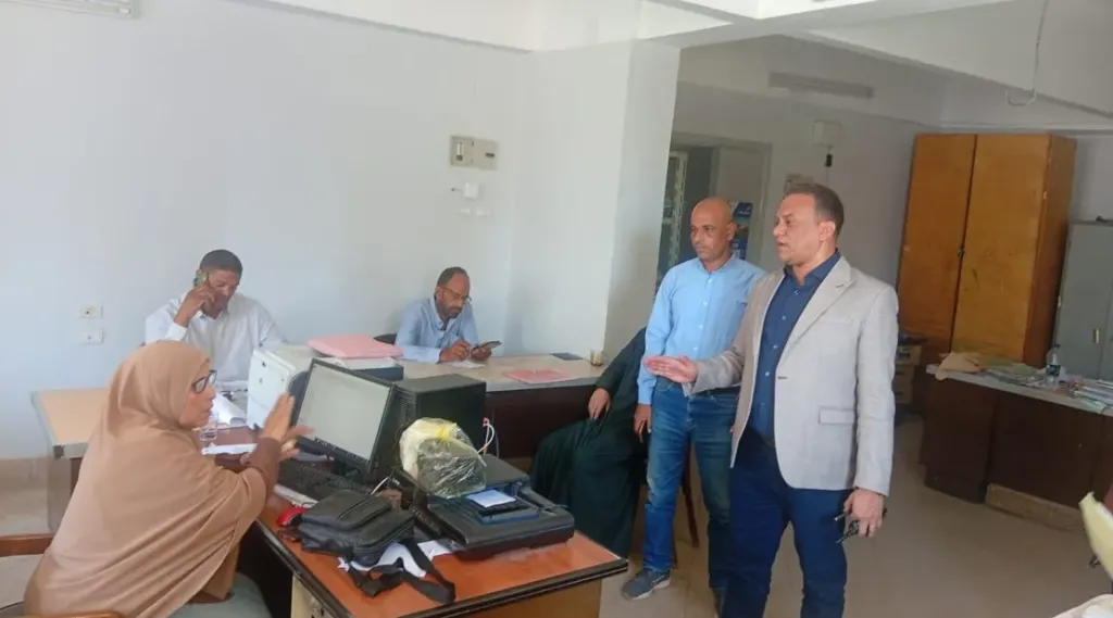 محافظ أسيوط: متابعة ميدانية مستمرة لأداء الإدارات بالوحدة المحلية لمركز أسيوط