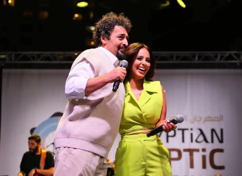 رنا سماحة تفاجئ الجمهور بالغناء مع حميد الشاعري في المهرجان المصري القبطي
