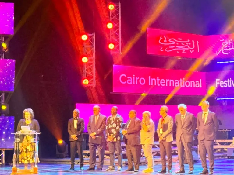 بيلاروسيا تفوز بجائزة أفضل عرض مسرحي بمهرجان القاهرة التجريبي