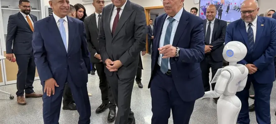 وزير الطيران المدني يتفقد فرع الأكاديمية العربية للعلوم والتكنولوجيا والنقل البحري