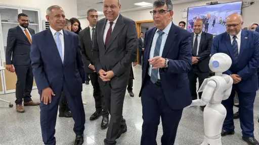 وزير الطيران المدني يتفقد فرع الأكاديمية العربية للعلوم والتكنولوجيا والنقل البحري
