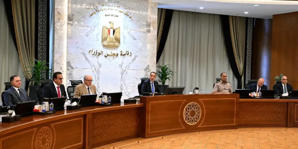 رئيس الوزراء يوجه وزيرة التنمية المحلية بالالتزام بعدم قطع الأشجار