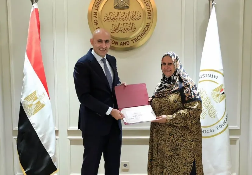 كأننا أخوات ونعرف بعض من زمان.. مديرة مدرسة القليوبية صالحة أبو الفضل تكشف تفاصيل لقائها بوزير التعليم