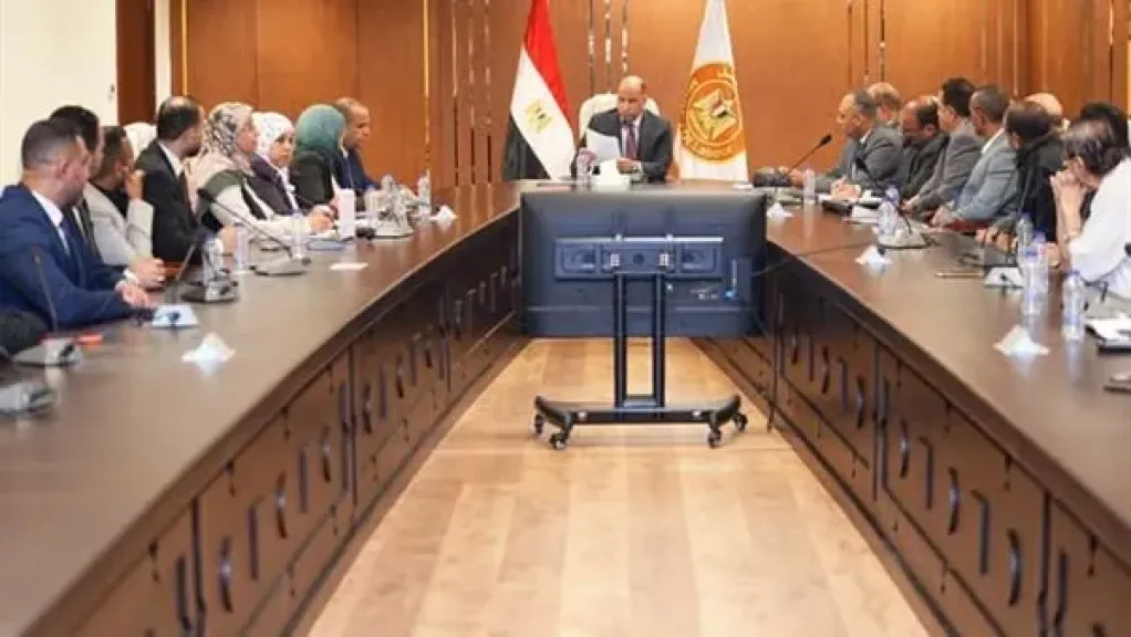 وزير العمل يمنح شركات إلحاق عمالة بالخارج مهلة 6 أشهر لتوفيق أوضاعها