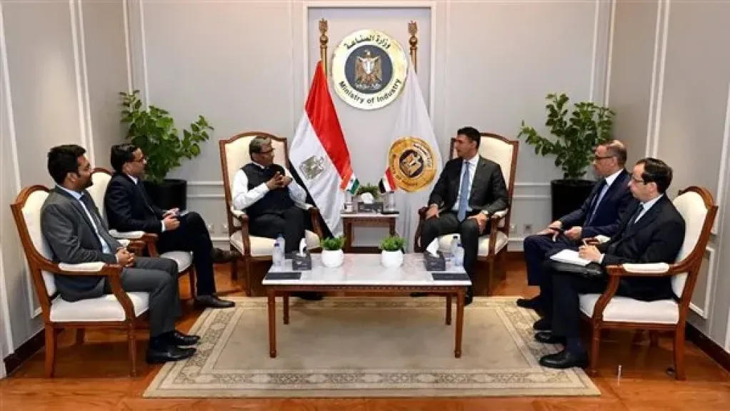 وزير الصناعة يبحث مع سفير الهند زيادة الاستثمارات الصناعية الهندية بالسوق المصري