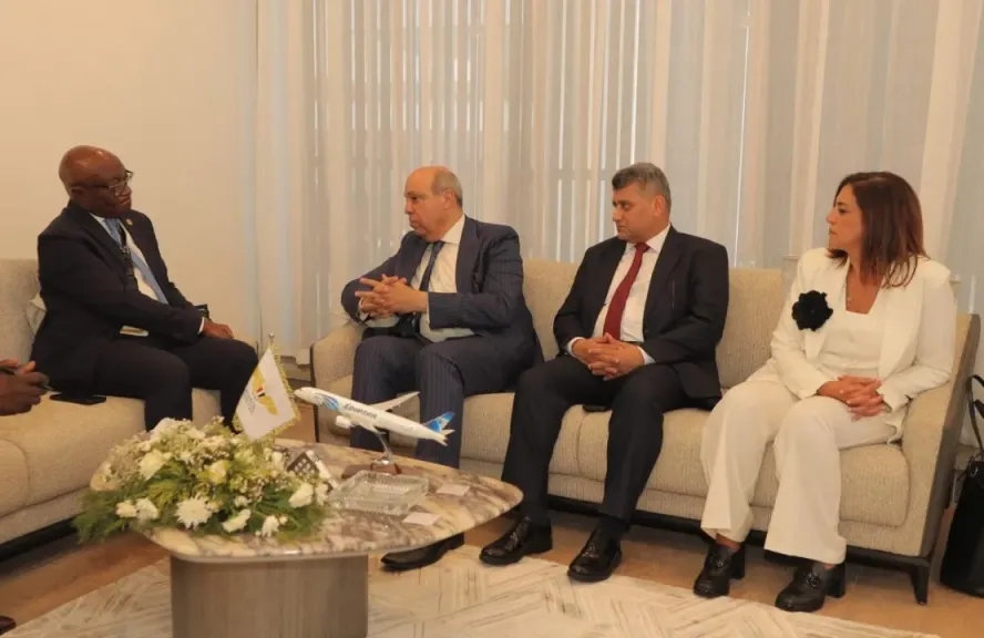 وزير الطيران يستقبل رئيس مفوضية الطيران المدني الإفريقية لدعم التعاون