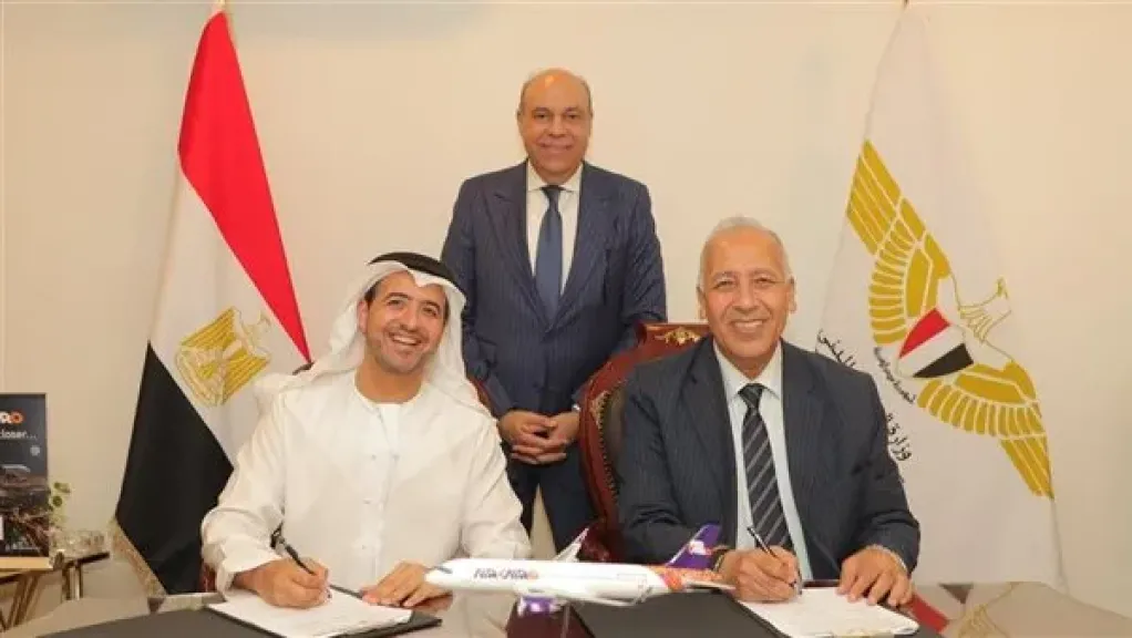 وزير الطيران المدنى يشهد توقيع مذكرة تفاهم بين شركه إيركايرو ومجموعة أبوظبي للطيران
