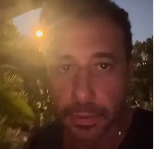 أحمد السعدني يشعل فضول جمهوره بفيديو غامض.. ”حد ماشي ورايا”