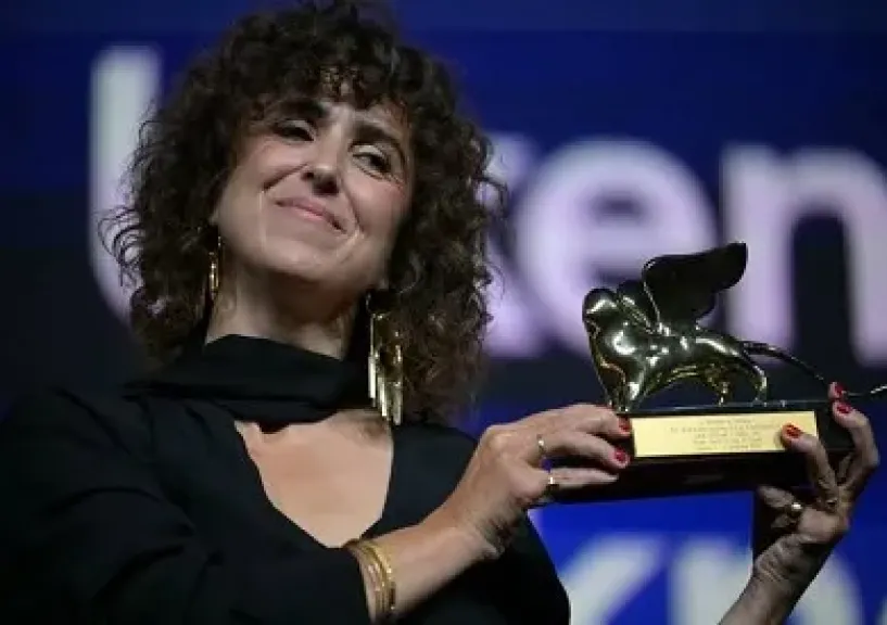 الفرنسية ماتيلد آرسيل تتوج بجائزة أفضل ممثلة في مهرجان فينيسيا السينمائي