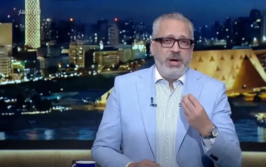 تامر أمين عن أب احتفل بأول يوم دراسة لابنته بالطبل والمزمار: فكر إزاي يحببها في المدرسة