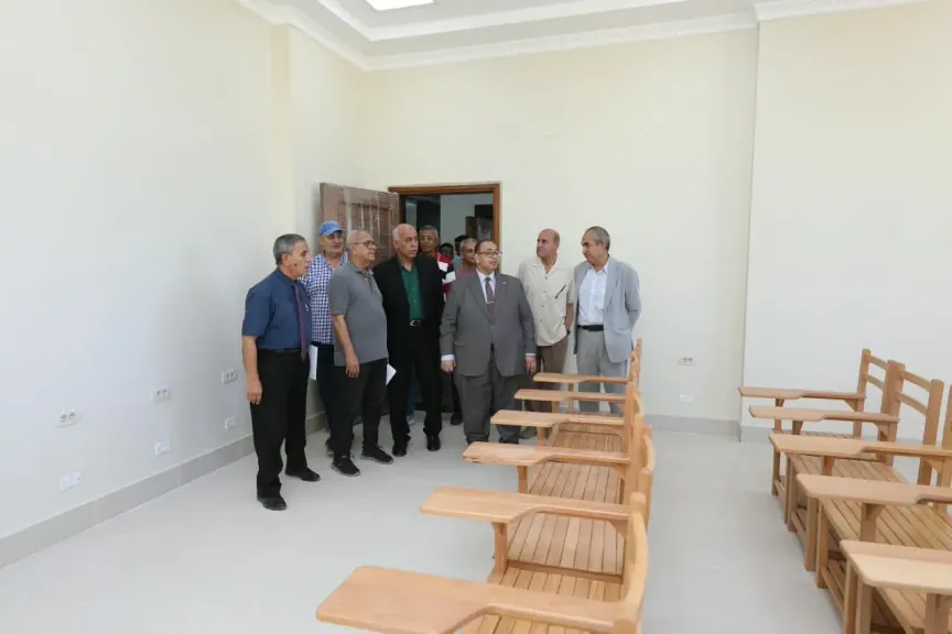 رئيس جامعة كفر الشيخ يتابع أعمال تجهيز المبنى الجديد للجامعة الأهلية.. صور