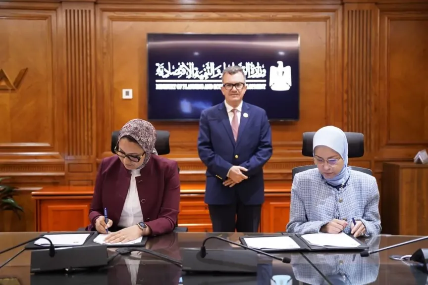 وزير التخطيط يشهد تسوية مديونية محافظة الوادي الجديد لـ ”الاستثمار القومي”